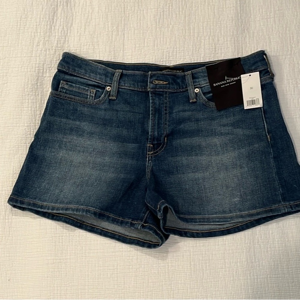 NWT Banana Republic midrise short